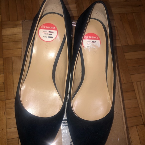 Navy Suede Block Heel Pumps in US 7 - Picture 7 of 8